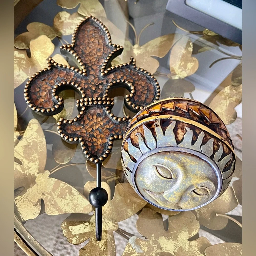 Home decor 2fer Fleur-de-Lis Wall Hook & Sun face decor ball
